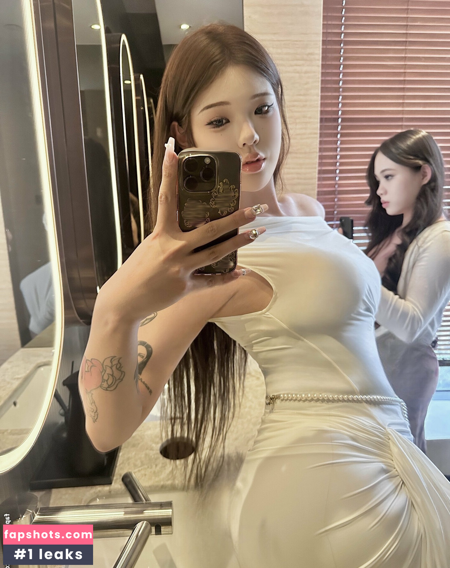 Yuzichucunqi nude babe gallery