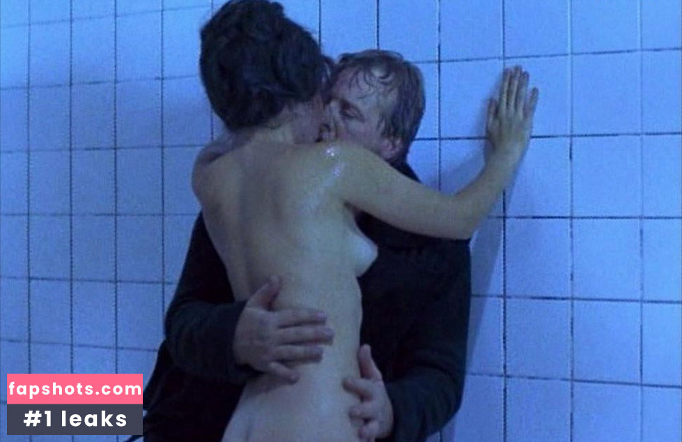 Yvonne Sciò gallery photo #19