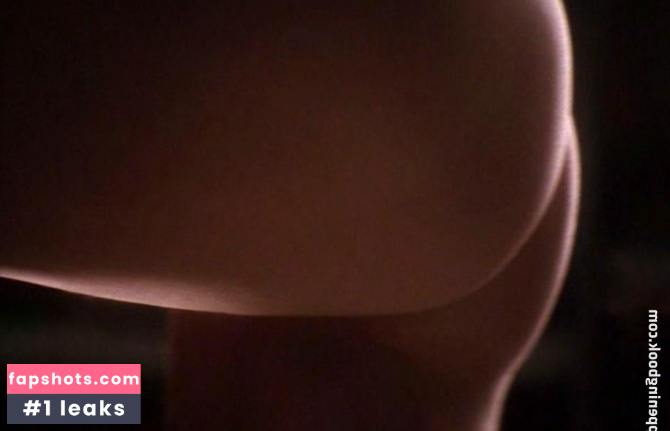 Yvonne Sciò gallery photo #21