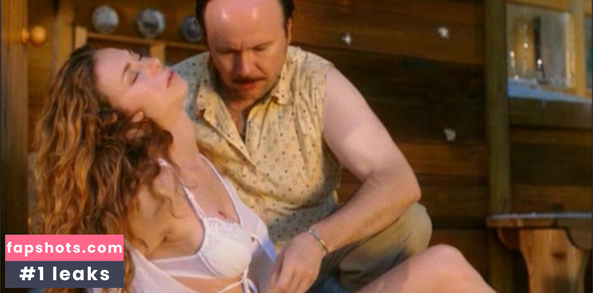 Yvonne Sciò gallery photo #8