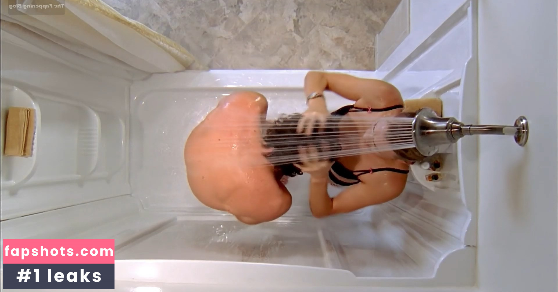 Yvonne Strahovski Nahé úniky fotek pouze od fanoušků #132 - Fapshots