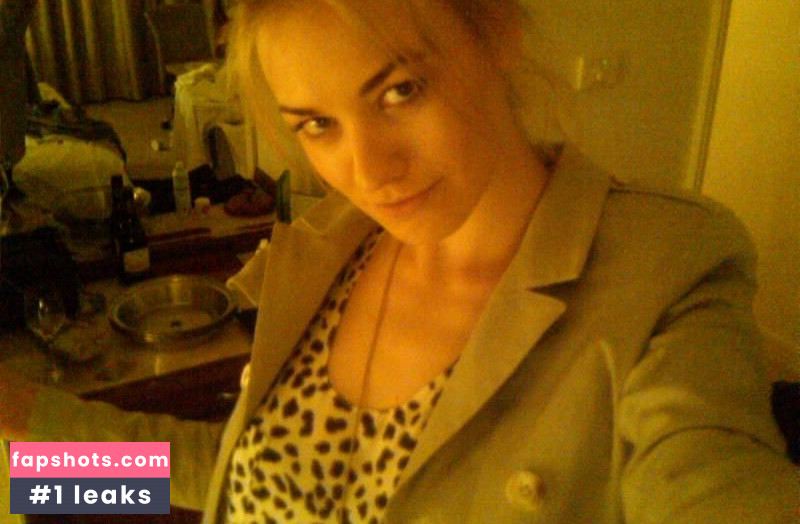 Yvonne Strahovski Nahé úniky fotek pouze od fanoušků #211 - Fapshots