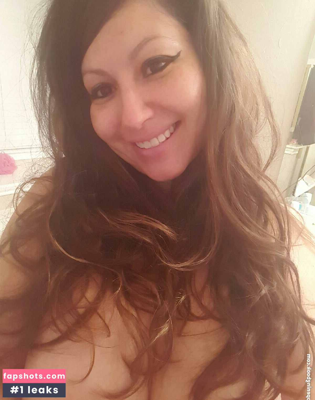 YvonneOhSoCool gallery photo #2