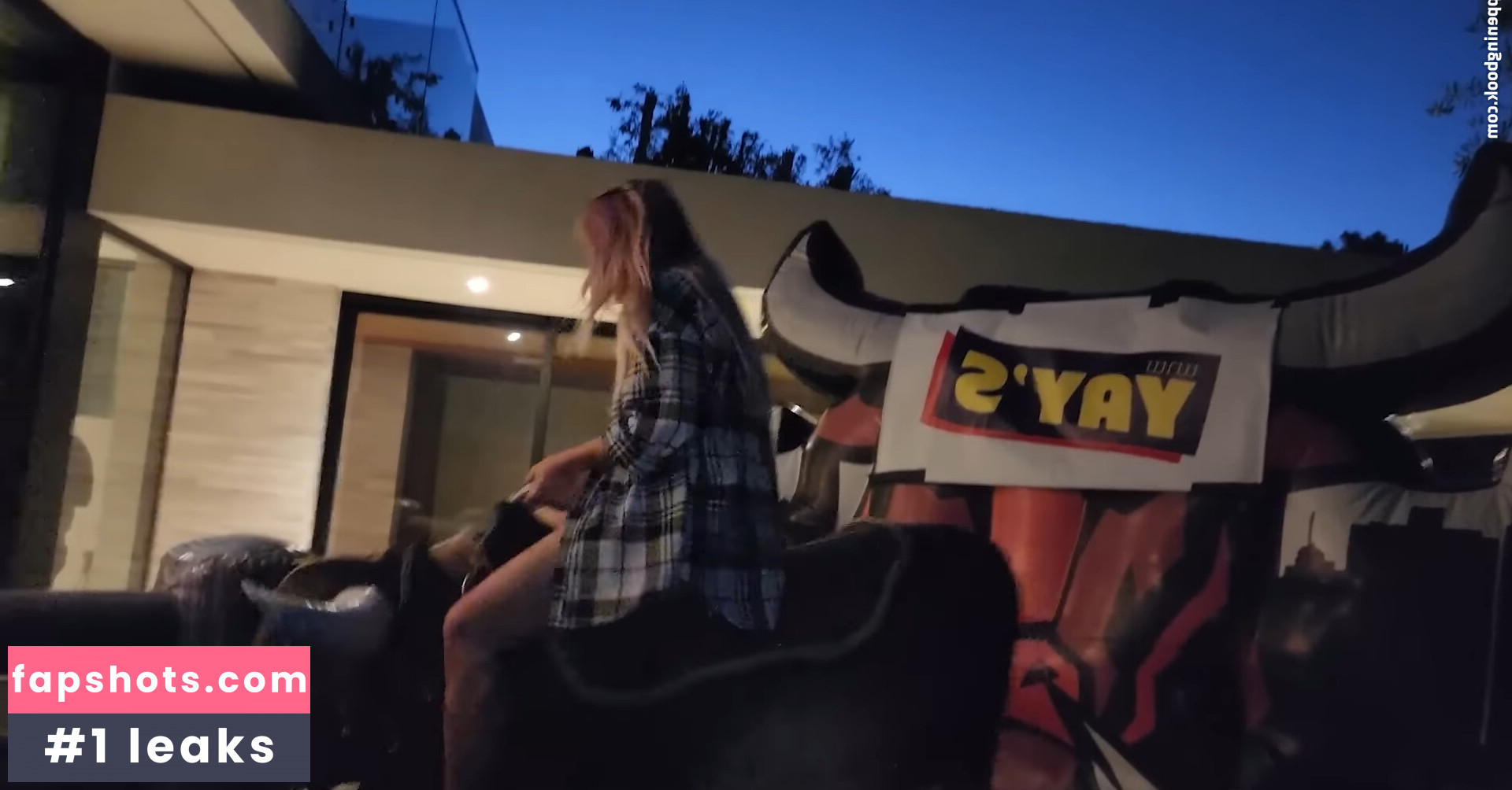 Yvonnie gallery photo #139