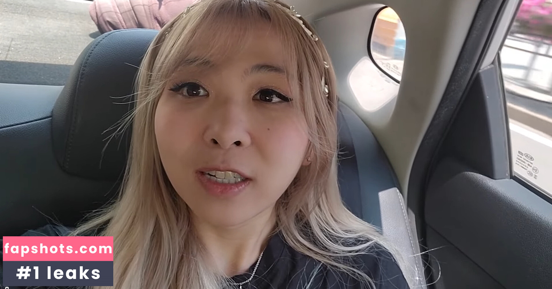 Yvonnie gallery photo #70