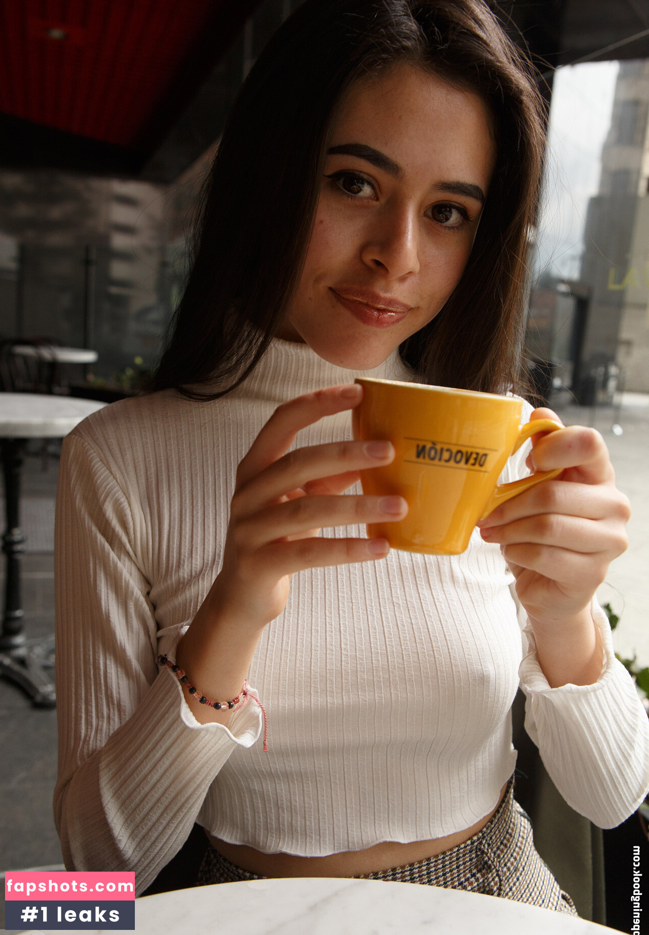 Zaheera Juni gallery photo #31