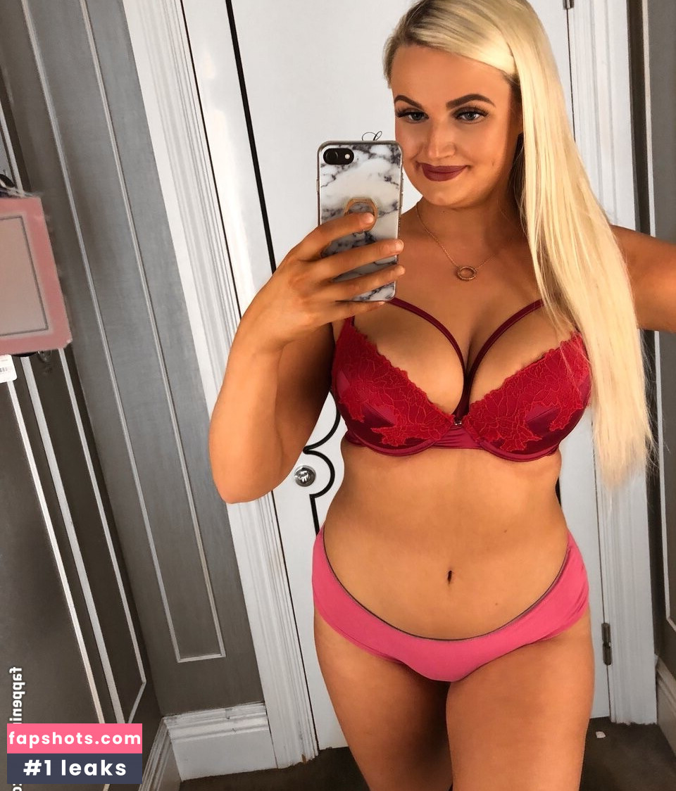 Zandra May nude babe gallery