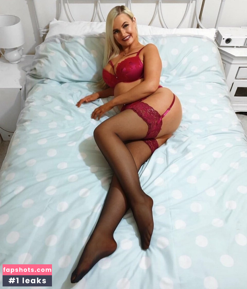 Zandra May gallery photo #35