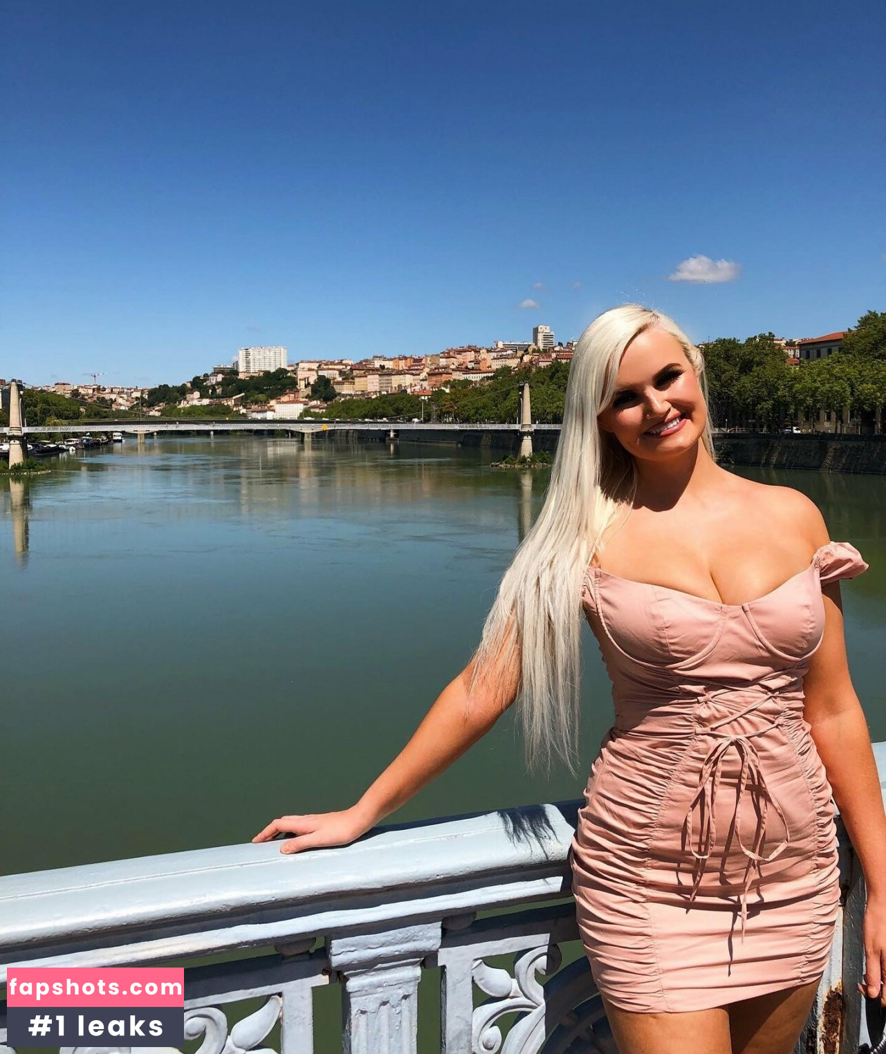 Zandra May gallery photo #46