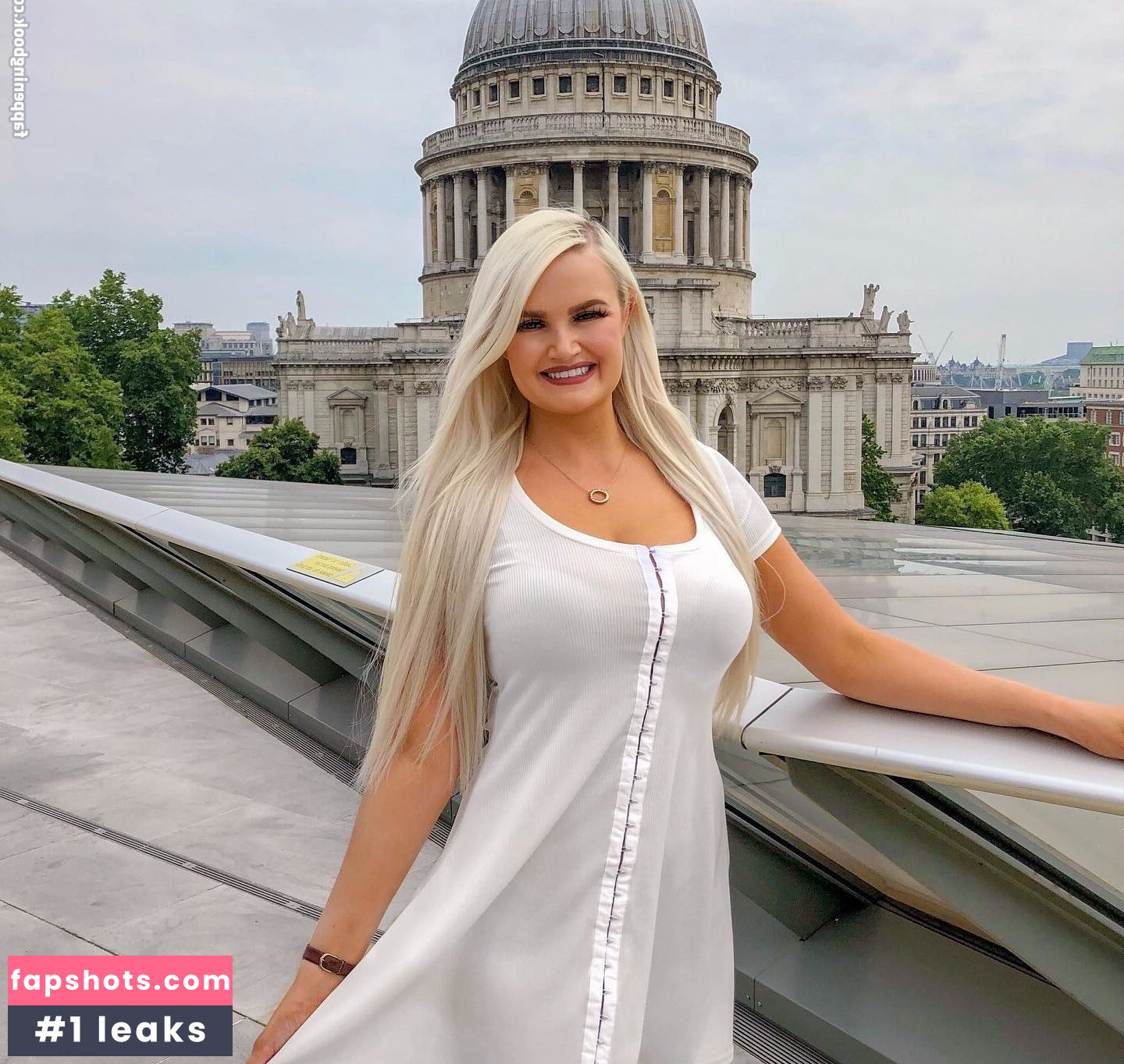 Zandra May gallery photo #53