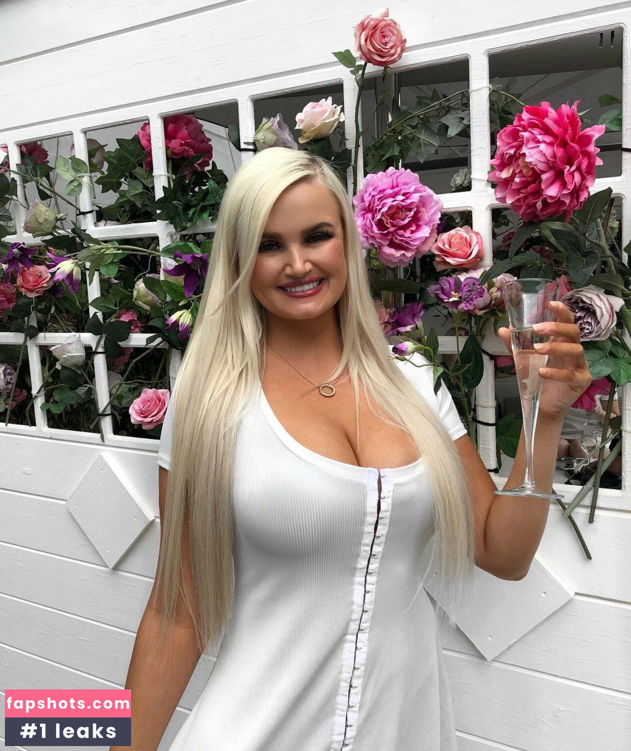 Zandra May gallery photo #62