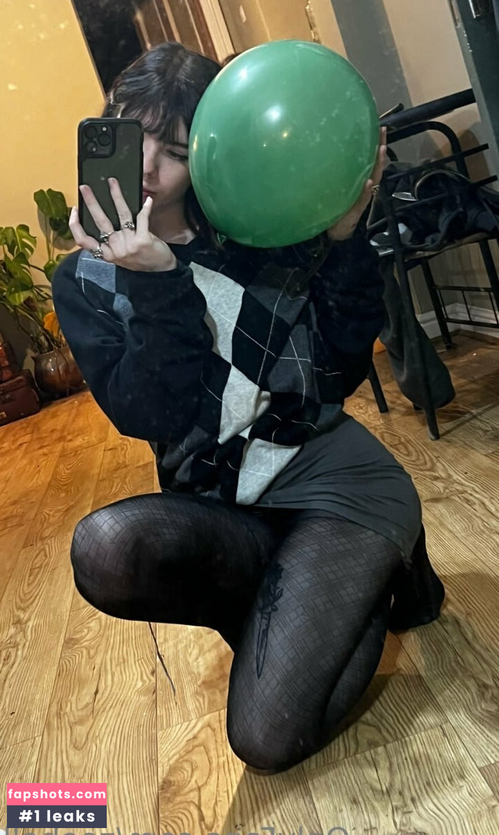 Zee Hell gallery photo #11