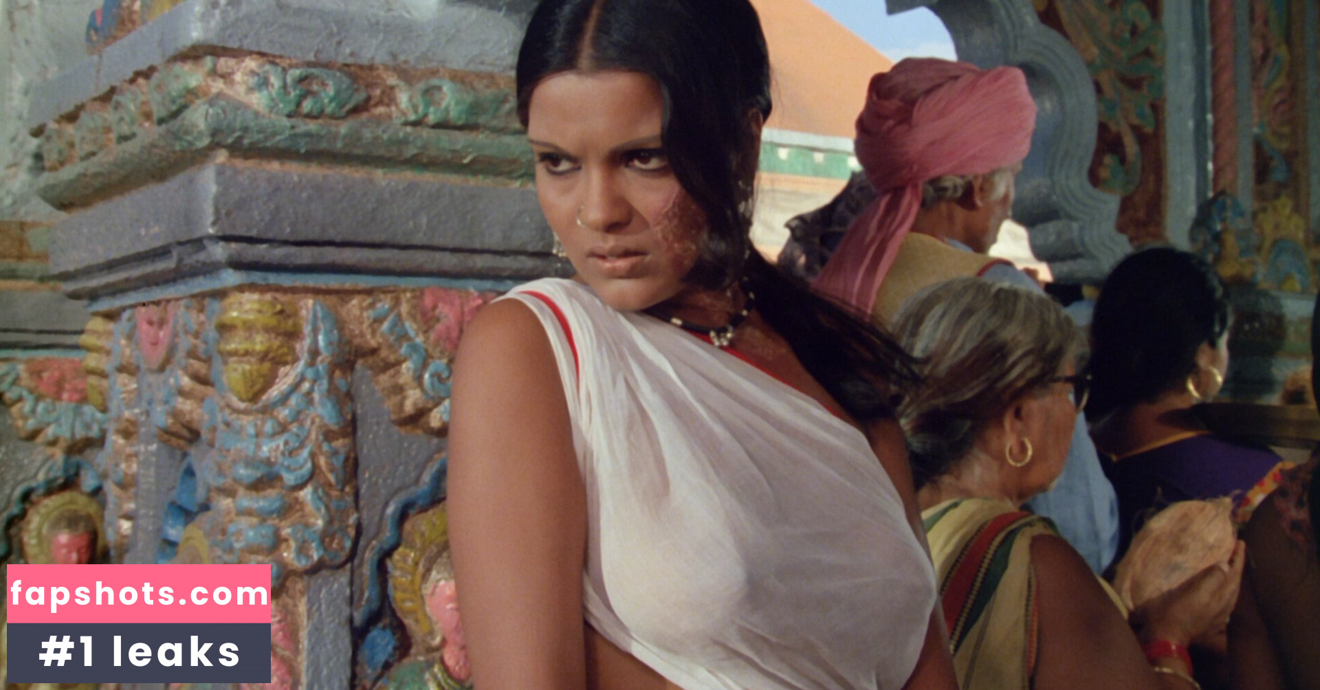 Zeenat Aman gallery photo #2