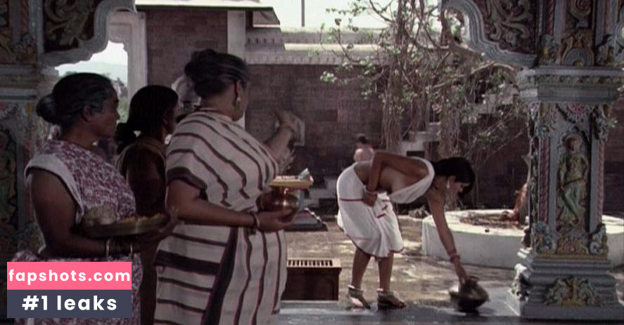 Zeenat Aman gallery photo #17