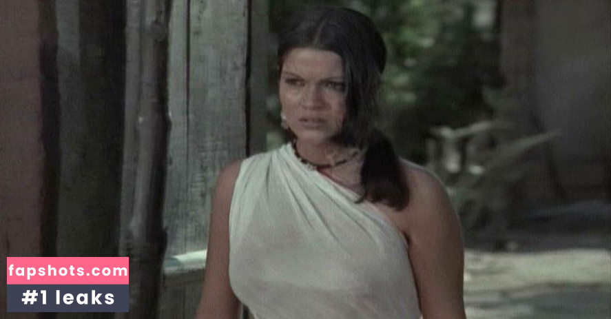 Zeenat Aman gallery photo #23