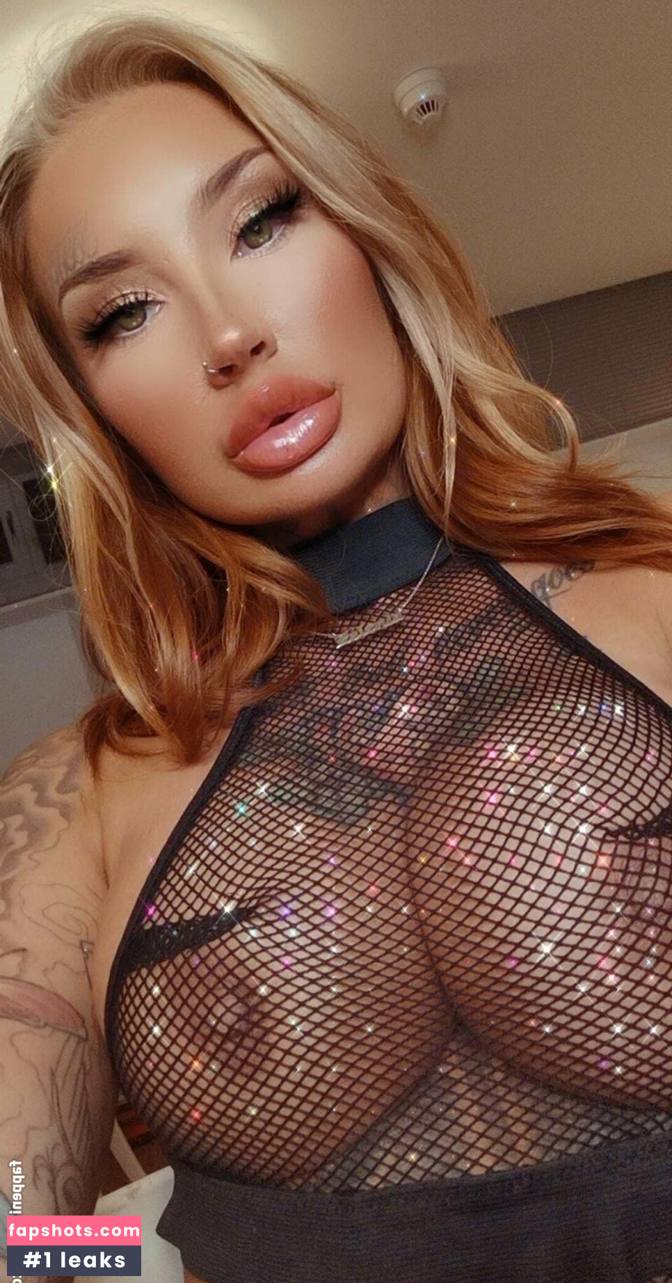 Zelenia gallery photo #23