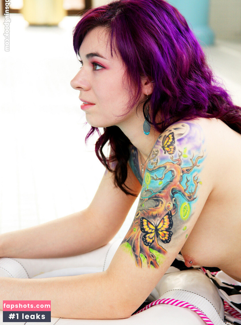 Zenevieve gallery photo #15