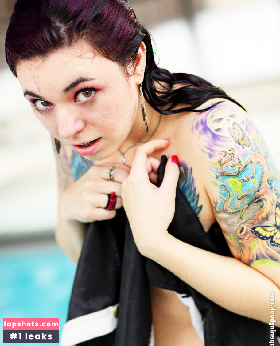 Zenevieve gallery photo #17