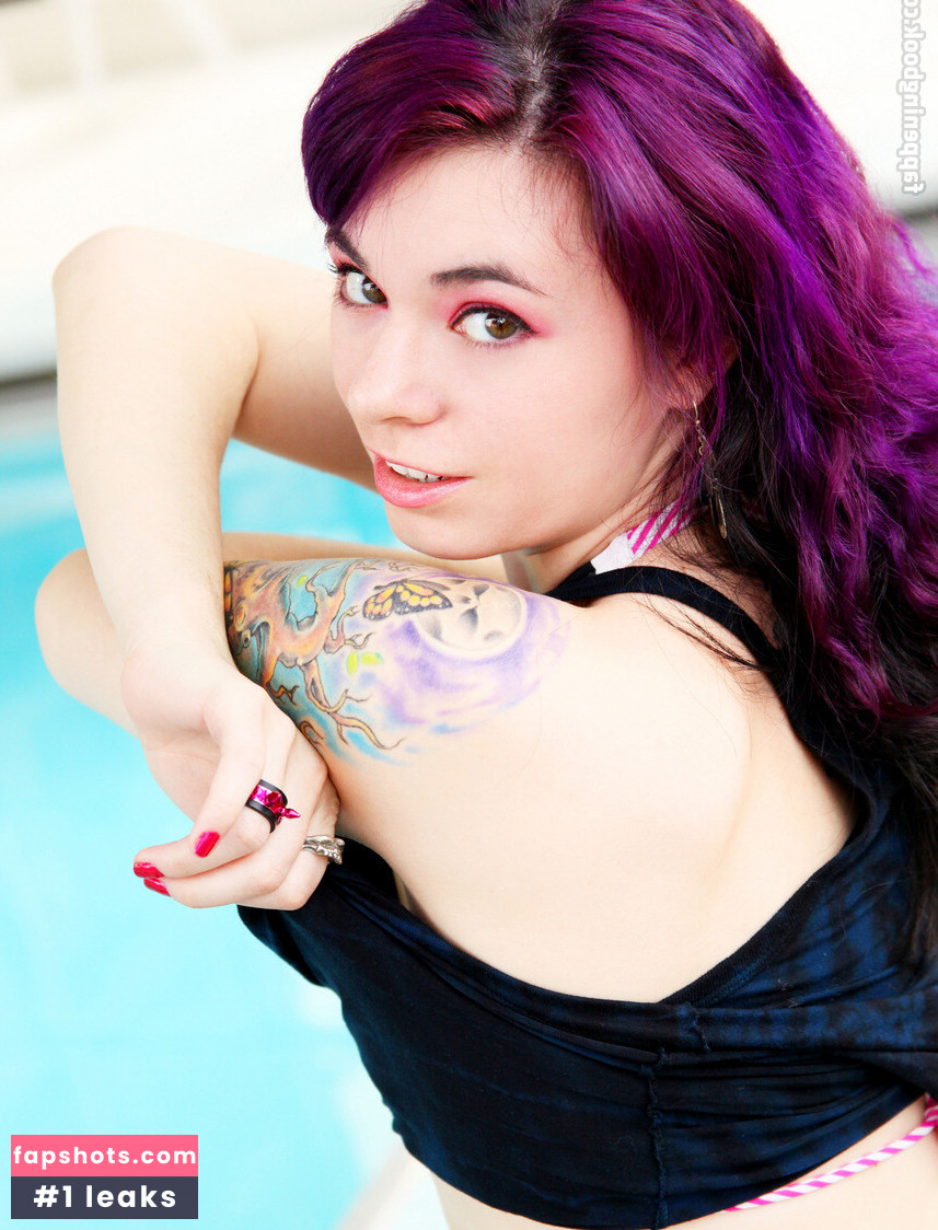 Zenevieve gallery photo #10