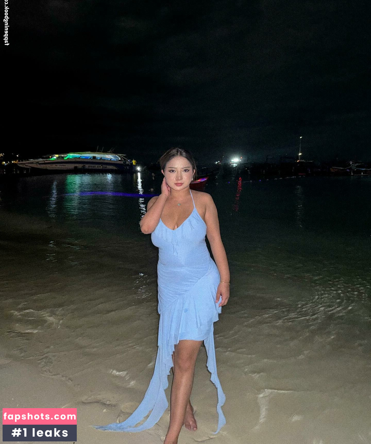 Zizi Wong nude babe gallery