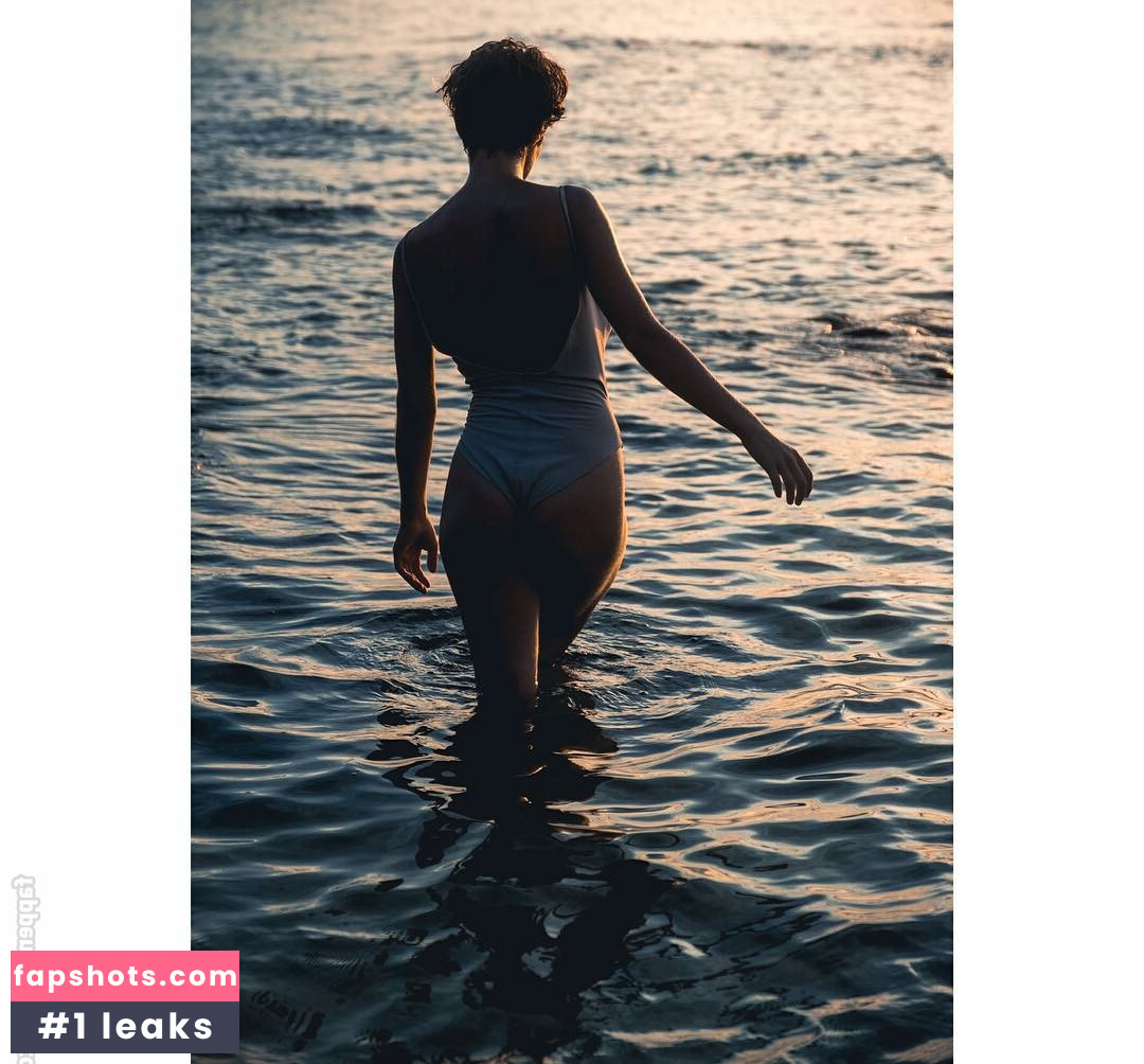 Zoë Camille gallery photo #6