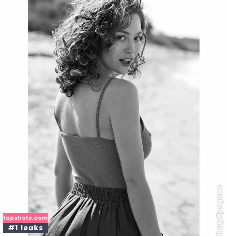 Zoë Camille gallery photo #8