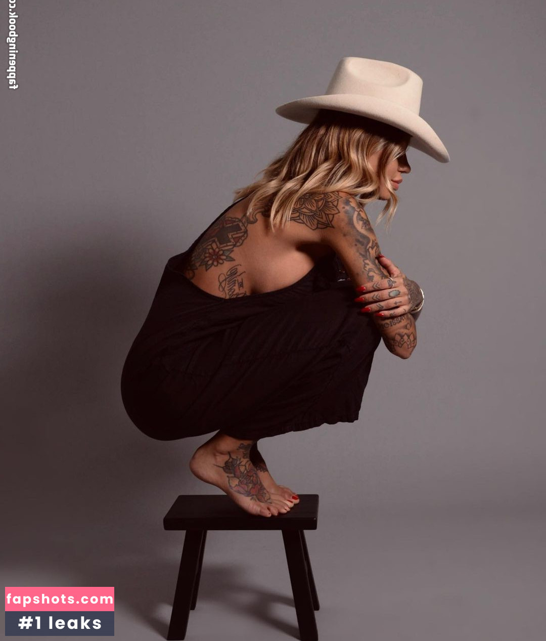 Zoe Cristofoli gallery photo #11