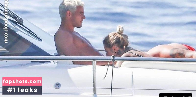 Zoe Cristofoli gallery photo #9