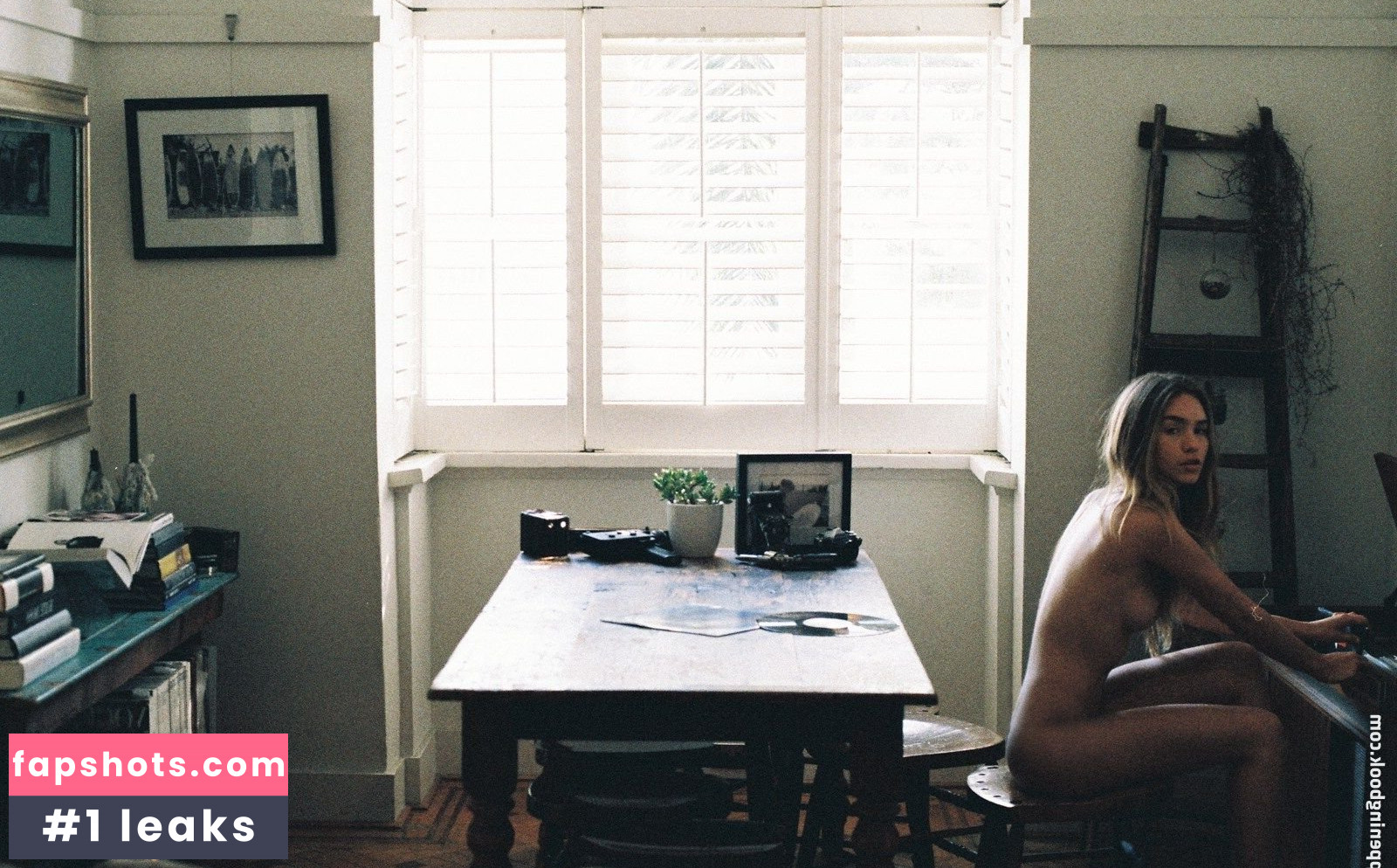 Zoe Cross gallery photo #17