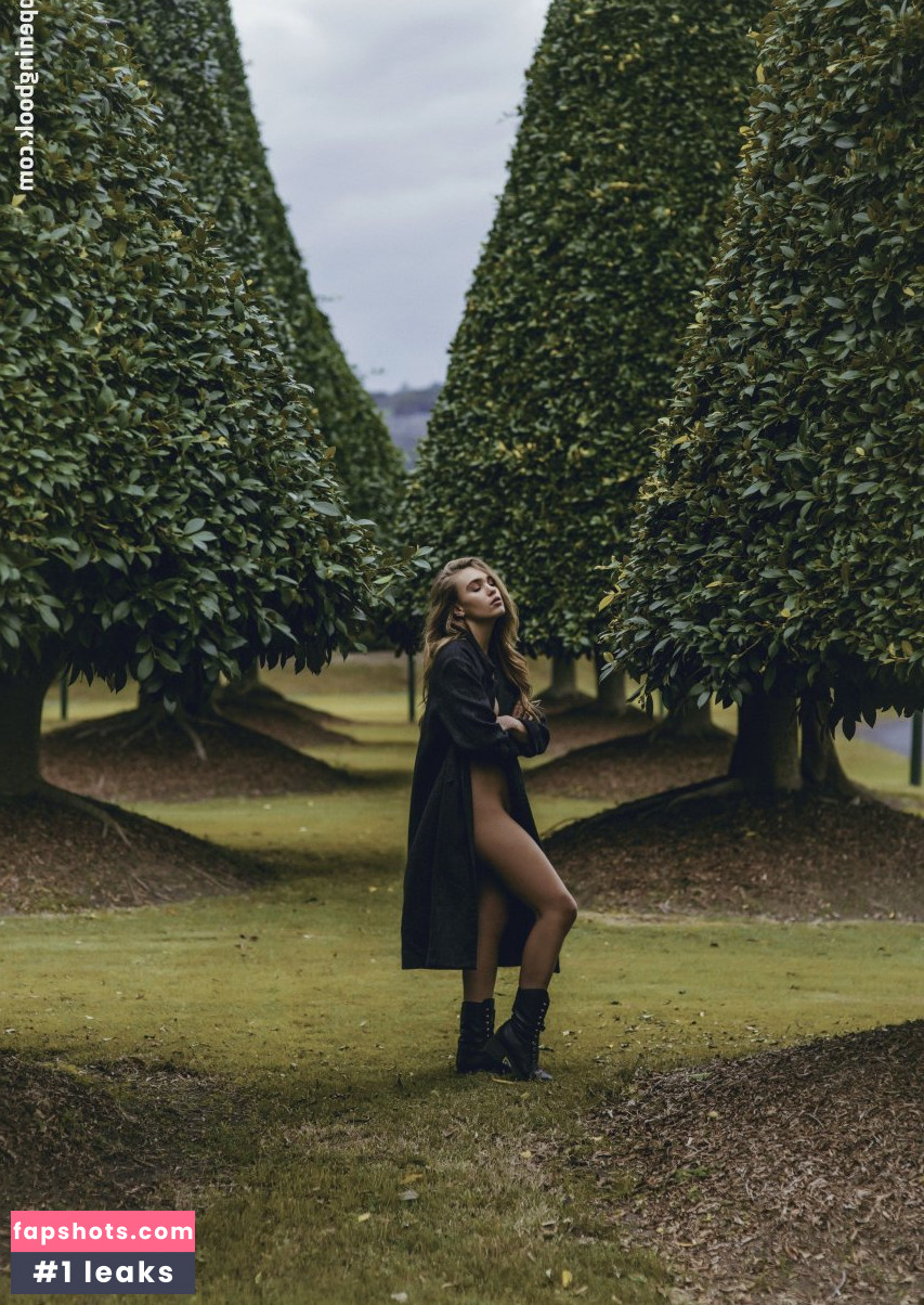 Zoe Cross gallery photo #23