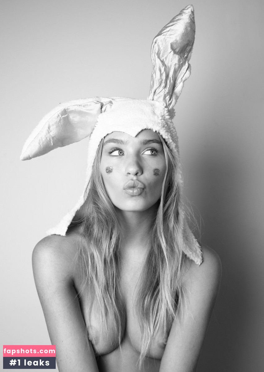 Zoe Cross gallery photo #26