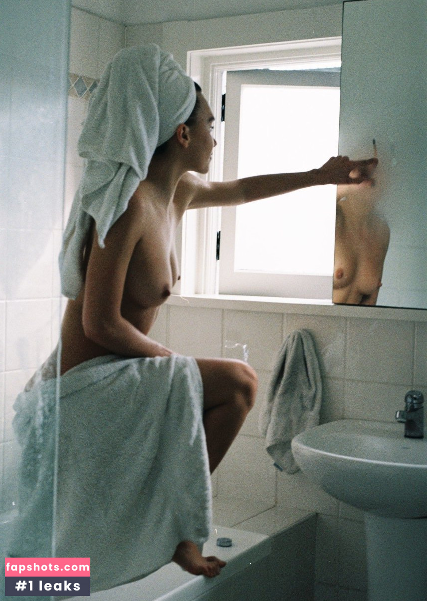 Zoe Cross gallery photo #10