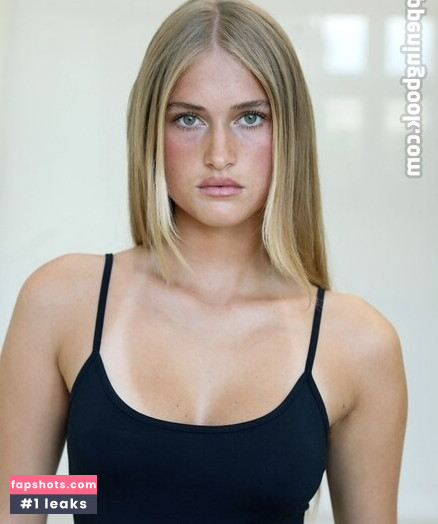 Zoe Kaeppele gallery photo #4