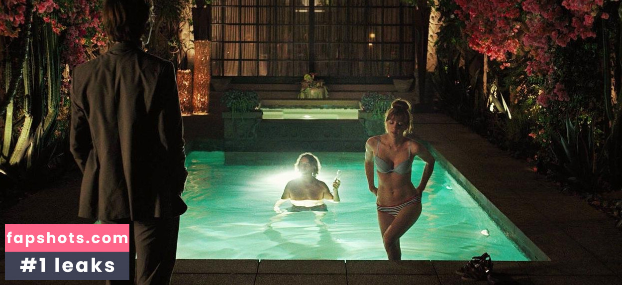 Zoe Kazan gallery photo #35