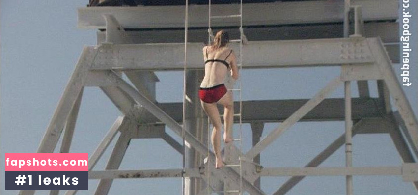 Zoë Lescaze gallery photo #4