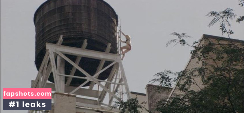 Zoë Lescaze gallery photo #5