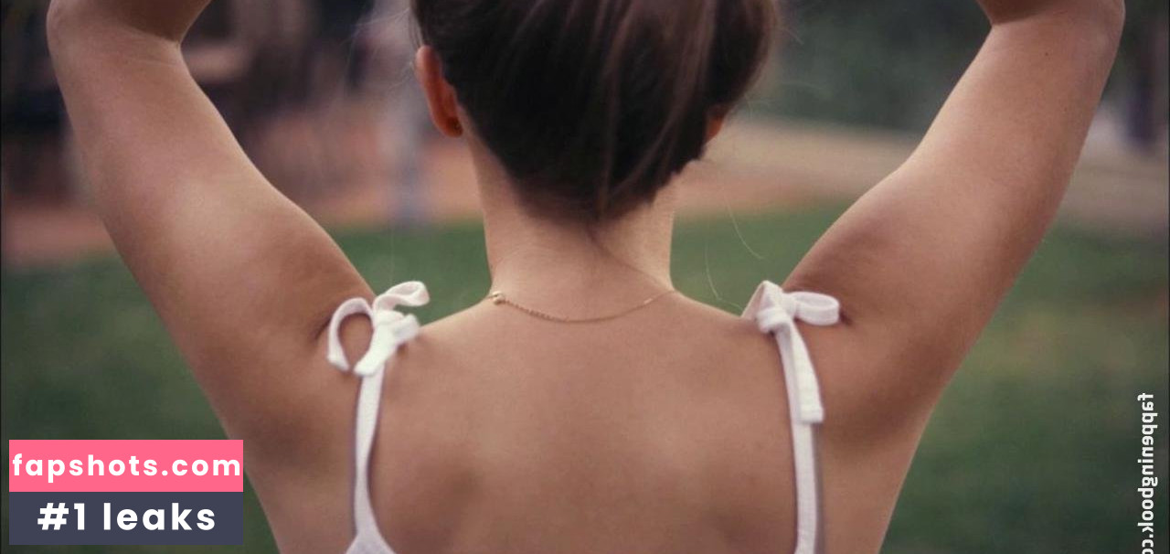 Zoe Levin gallery photo #5