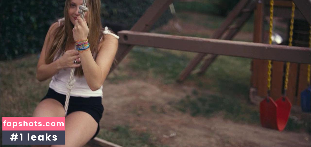 Zoe Levin gallery photo #6