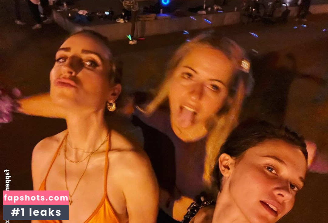 Zoe Lister-Jones gallery photo #17