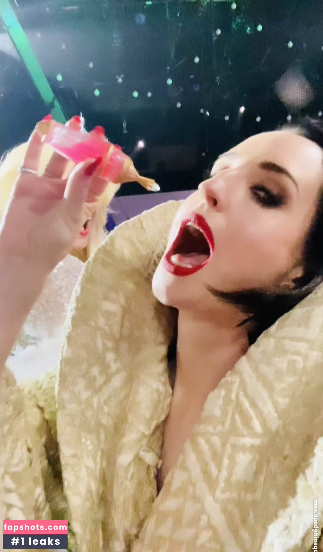 Zoe Lister-Jones gallery photo #18