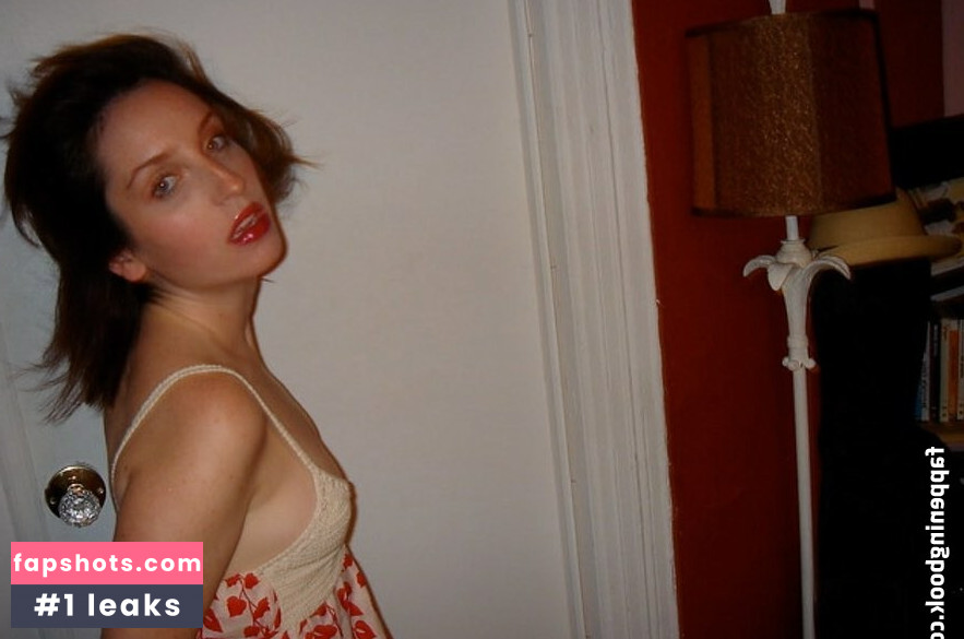 Zoe Lister-Jones gallery photo #21