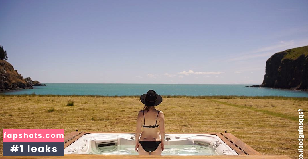 Zoe Lister-Jones gallery photo #25