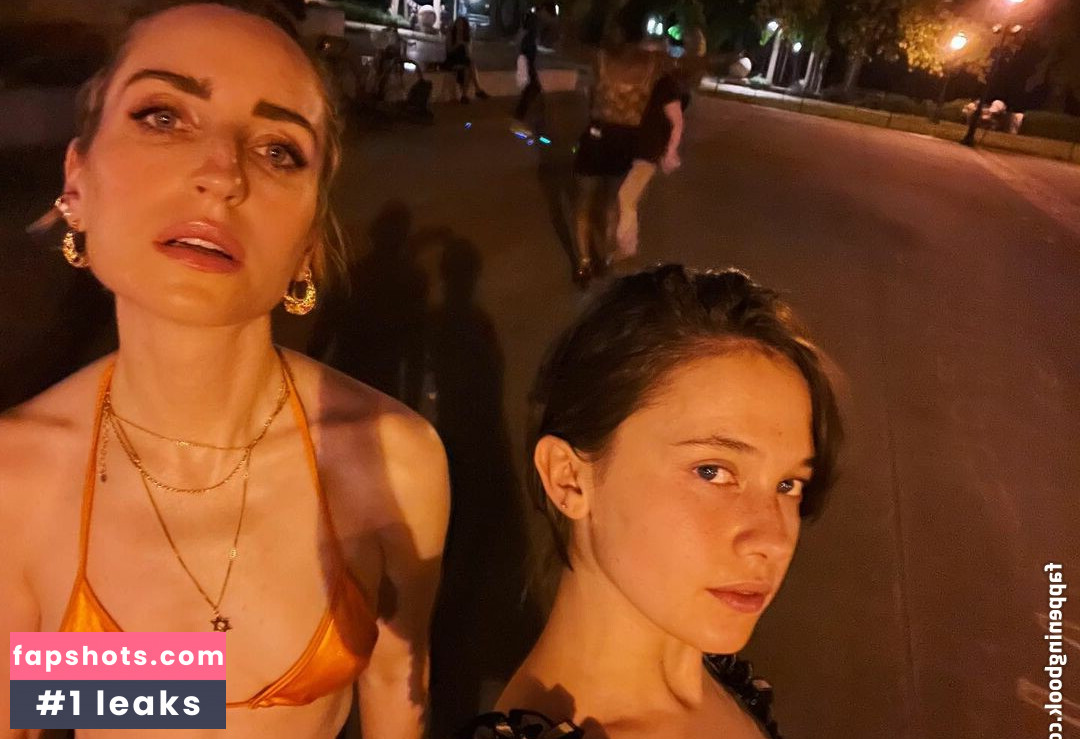 Zoe Lister-Jones gallery photo #27