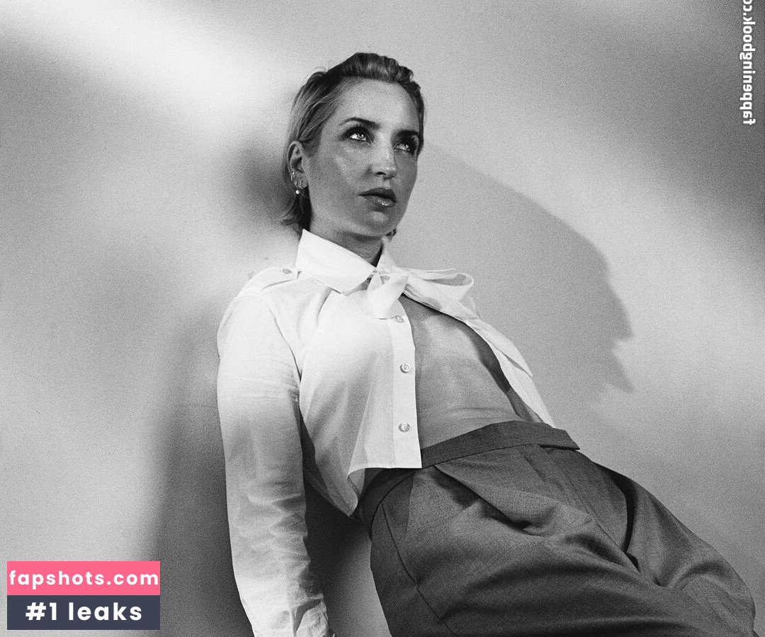 Zoe Lister-Jones gallery photo #4