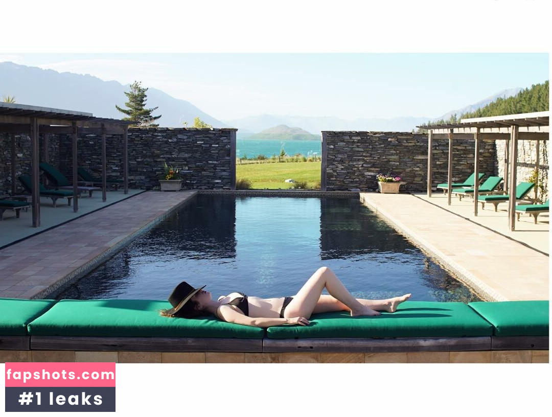 Zoe Lister-Jones gallery photo #31