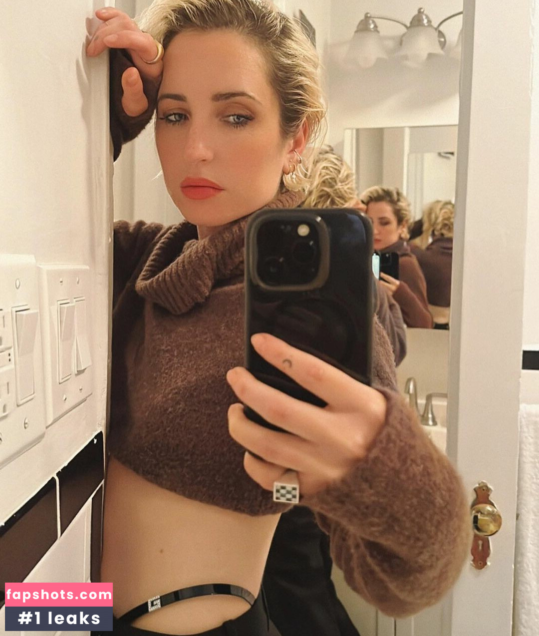 Zoe Lister-Jones gallery photo #7