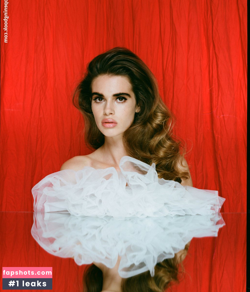 Zoe Mantzakanis gallery photo #17