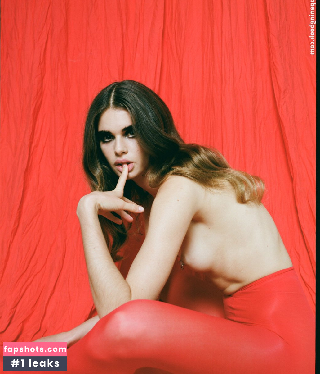 Zoe Mantzakanis gallery photo #18