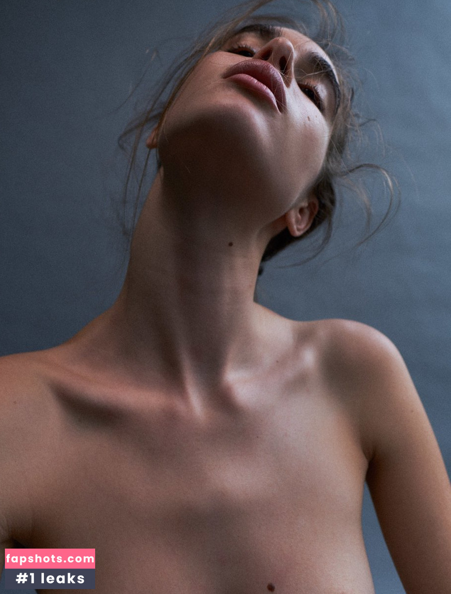 Zoe Mantzakanis gallery photo #3