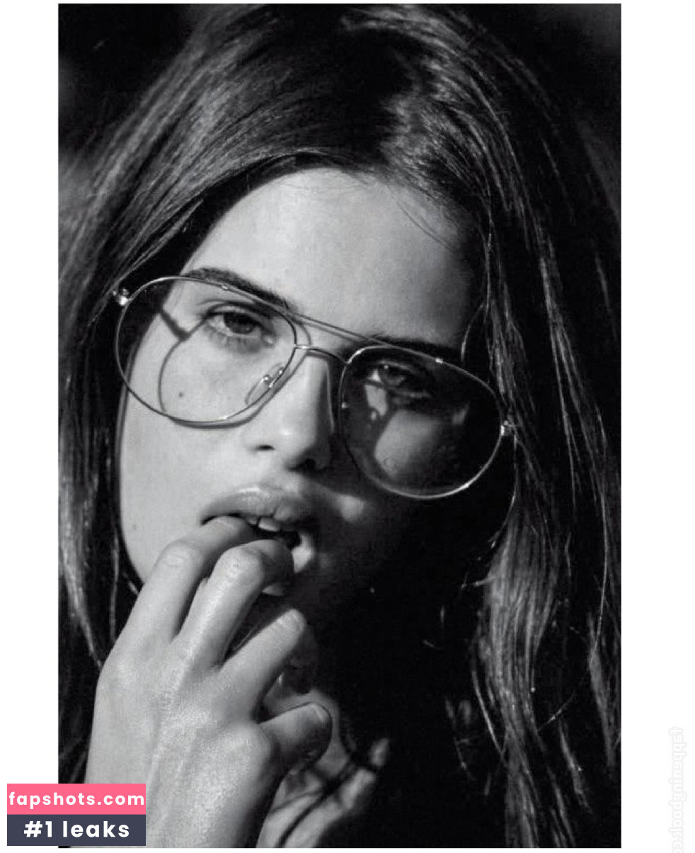 Zoe Mantzakanis gallery photo #6